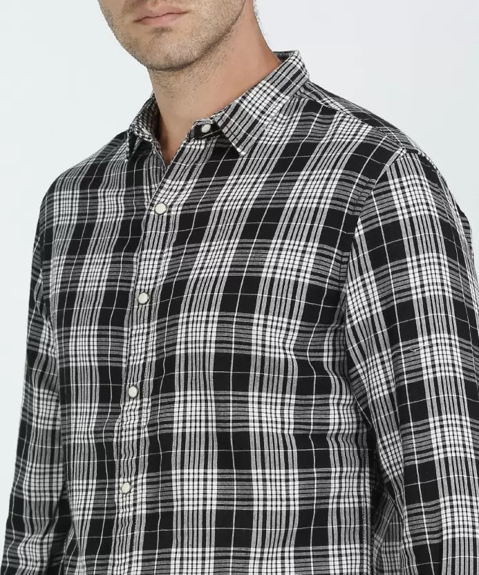 Levi's Men Slim Fit Checkered Spread Collar Casual Shirt